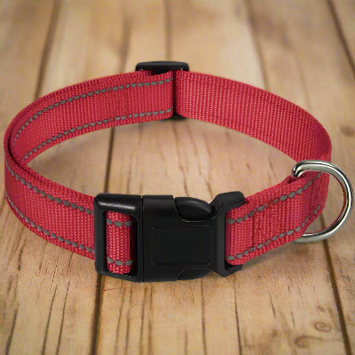 collier pour chien éblouissant rouge table