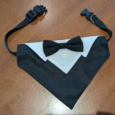 Collier Bandana luminaPet
noir sur planche en bois