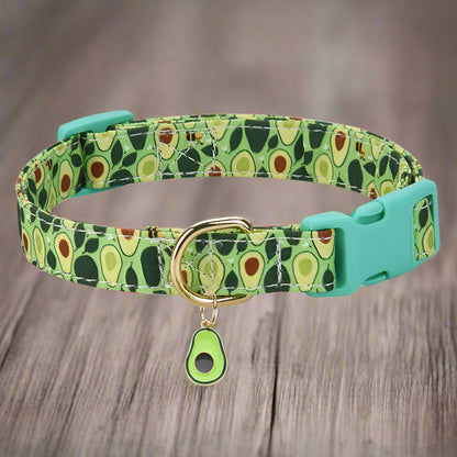 collier chien vert avantage table bois