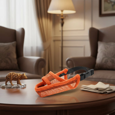 muselière yorkshire design ergonomique orange sur table au salon