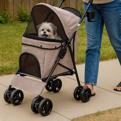 poussette pour Chien beige chien dedans, poussé par le maître