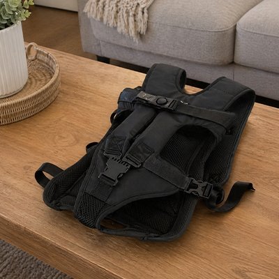 Sac de transport pour Chien noir sur table 