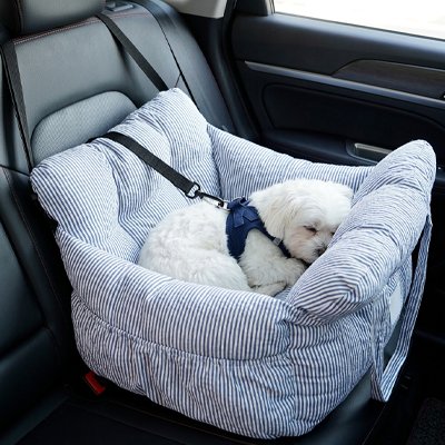 siège auto pour chien design ergonomique bleu blanc petit chien